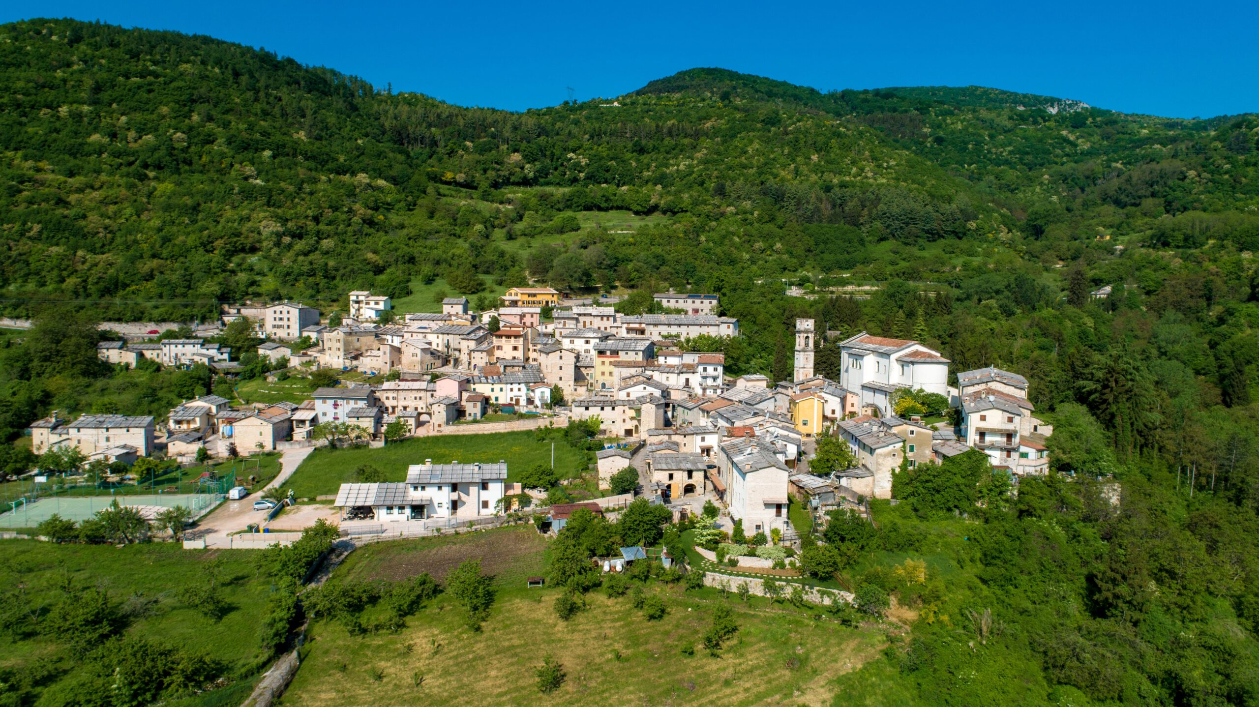 Das Dorf Molina Parco delle Cascate